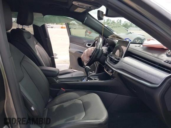 2023 Jeep Compass Latitude Lux с VIN 3C4NJDFN4PT513651, выставлен на аукционе IAAI как лот 40245254 с пробегом 3 545 миль миль и . История ставок и продаж доступна на DreamBid. Изображение 5.