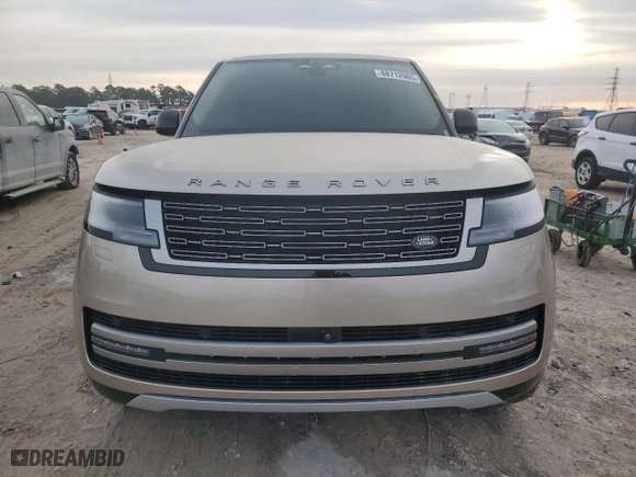 2024 Land Rover Range Rover SE with VIN SALKPBE98RA208571, listed as a Copart auction lot 88712065 with 8,517 mi miles and Non Repairable. Bid and sale history available at carsss.com. Image 5.