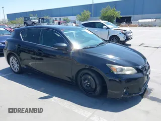 2013 Lexus CT 200h z VIN JTHKD5BH9D2164112, wystawiony jako IAAI lot #42408880 z przebiegiem 135 858 mil mil oraz . Historia ofert i sprzedaży dostępna na DreamBid. Obrazek 1.