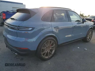 2024 Porsche Cayenne S z VIN WP1AL2AY8RDA34476, wystawiony jako Copart lot #85162734 z przebiegiem 15 203 mil mil oraz Szkoda całkowita • Salvage title. Historia ofert i sprzedaży dostępna na DreamBid. Obrazek 3.