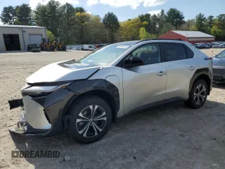 2024 Toyota bZ4X XLE z VIN JTMABACAXRA053546, wystawiony jako Copart lot #55246015 z przebiegiem 8 979 mil mil oraz Szkoda całkowita • Salvage title. Historia ofert i sprzedaży dostępna na DreamBid. Obrazek 1.