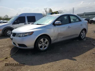 2010 Kia Forte EX z VIN KNAFU4A24A5308196, wystawiony jako Copart lot #55619405 z przebiegiem 155 999 mil mil oraz Szkody całkowita. Historia ofert i sprzedaży dostępna na DreamBid. Obrazek 1.