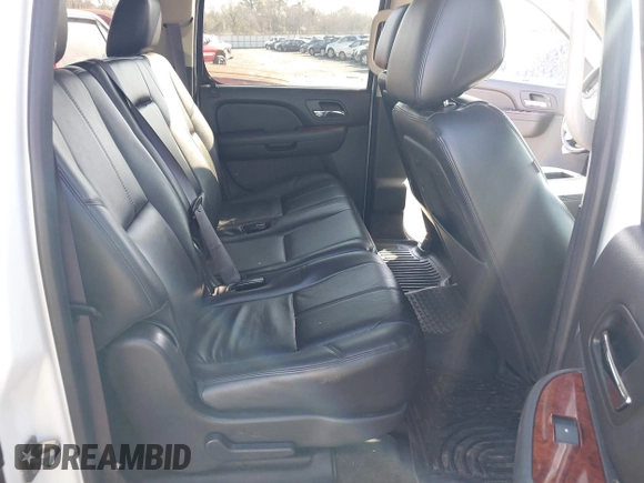 2014 GMC Yukon XL SLT with VIN 1GKS1KE09ER116590, listed as a IAAI auction lot 41459319 with 246,958 mi miles. Bid and sale history available at carsss.com. Image 8.