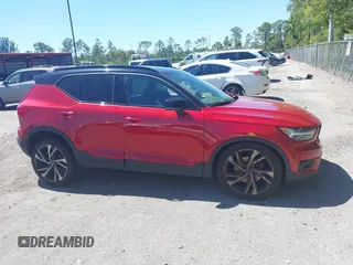 2019 Volvo XC40 Momentum with VIN YV4162XZ9K2019184, listed as a IAAI auction lot 41839804 with 56,675 mi miles. Bid and sale history available at carsss.com. Image 14.