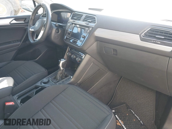 2024 Volkswagen Tiguan S с VIN 3VVFB7AX3RM045163, выставлен на аукционе IAAI как лот 41280613 с пробегом 7 705 миль миль и . История ставок и продаж доступна на DreamBid. Изображение 5.