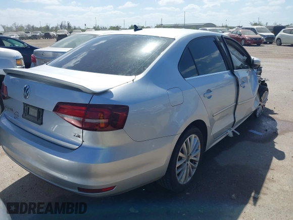 2016 Volkswagen Jetta Sedan 1.8T SEL with VIN 3VWL07AJ0GM330058, listed as a IAAI auction lot 41832211 with 1 mi miles. Bid and sale history available at carsss.com. Image 4.