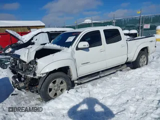 2015 Toyota Tacoma with VIN 3TMMU4FN2FM086885, listed as a IAAI auction lot 41247712 with 194,510 mi miles and . Bid and sale history available at carsss.com. Image 2.