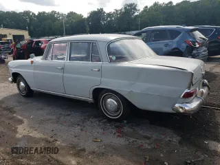 1962 Mercedes-Benz 190 z VIN 11001010026663, wystawiony jako Copart lot #77166834 z przebiegiem 47 390 mil mil oraz Tytuł czysty. Historia ofert i sprzedaży dostępna na DreamBid. Obrazek 2.