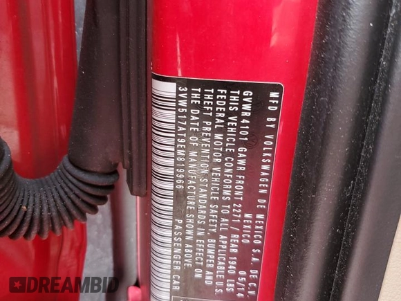 2014 Volkswagen Beetle 1.8T w/Premium z VIN 3VW517AT9EM819966, wystawiony jako Copart lot #76990014 z przebiegiem Nie podano mil oraz Nie do naprawy • Non repairable. Historia ofert i sprzedaży dostępna na DreamBid. Obrazek 13.