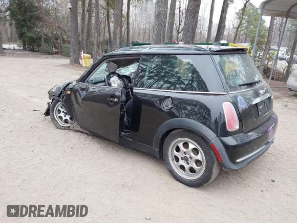 2005 MINI Hardtop z VIN WMWRC33445TJ64482, wystawiony jako IAAI lot #41798048 z przebiegiem 115 656 mil mil oraz . Historia ofert i sprzedaży dostępna na DreamBid. Obrazek 3.