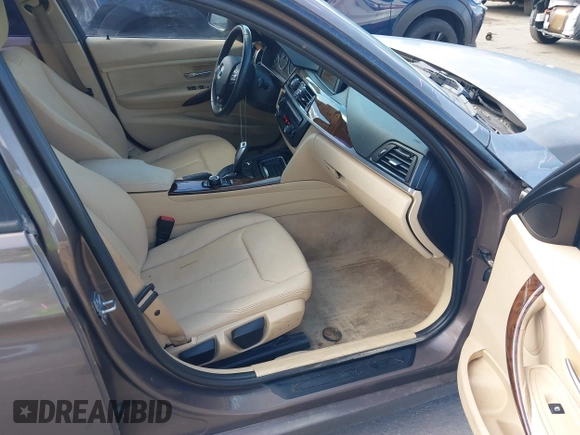 2014 BMW 3 Series 320i xDrive with VIN WBA3C3C58EF983816, listed as a IAAI auction lot 41949430 with 111,627 mi miles. Bid and sale history available at carsss.com. Image 5.