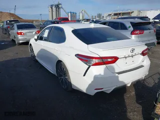 2020 Toyota Camry SE with VIN 4T1G11AKXLU983800, listed as a IAAI auction lot 41422524 with 337,897 mi miles. Bid and sale history available at carsss.com. Image 3.