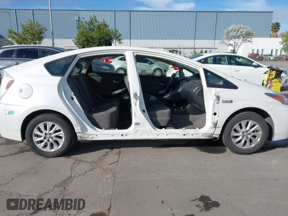 2014 Toyota Prius z VIN JTDKN3DP6E3060728, wystawiony jako IAAI lot #41993542 z przebiegiem 149 891 mil mil oraz . Historia ofert i sprzedaży dostępna na DreamBid. Obrazek 14.