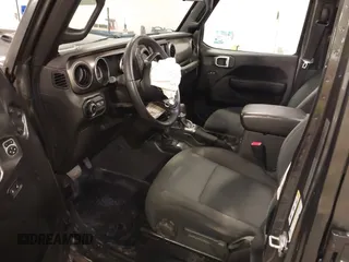 2019 Jeep Wrangler Unlimited Sport S z VIN 1C4HJXDG6KW598997, wystawiony jako IAAI lot #42473098 z przebiegiem 59 232 mil mil oraz . Historia ofert i sprzedaży dostępna na DreamBid. Obrazek 5.