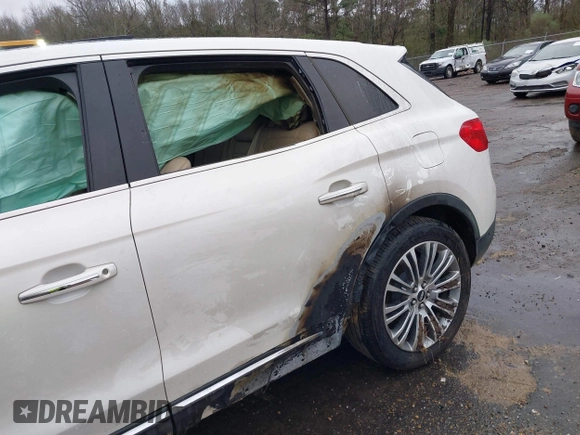 2016 Lincoln MKX Reserve with VIN 2LMTJ6LR8GBL86750, listed as a IAAI auction lot 41293555 with 119,337 mi miles. Bid and sale history available at carsss.com. Image 6.