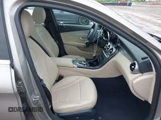 2019 Mercedes-Benz C 300 с VIN 55SWF8DBXKU315975, выставлен на аукционе IAAI как лот 42186624 с пробегом 32 459 миль миль и . История ставок и продаж доступна на DreamBid. Изображение 5.
