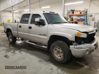 2005 GMC Sierra 2500HD SLT z VIN 1GTHK23275F945912, wystawiony jako Copart lot #84298424 z przebiegiem 241 490 mil mil oraz Szkoda całkowita • Salvage title. Historia ofert i sprzedaży dostępna na DreamBid. Obrazek 4.