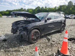 2021 Maserati Levante S z VIN ZN661YUA9MX363871, wystawiony jako Copart lot #57640714 z przebiegiem Nie podano mil oraz Szkoda całkowita • Salvage title. Historia ofert i sprzedaży dostępna na DreamBid. Obrazek 1.