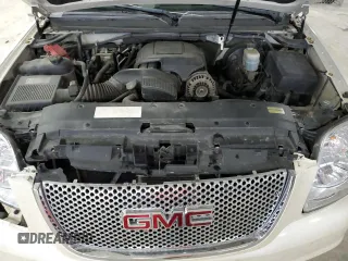 2010 GMC Yukon XL Denali with VIN 1GKUKMEF1AR276429, listed as a Copart auction lot 47053105 with 202,898 mi miles and Salvage Title. Bid and sale history available at carsss.com. Image 12.