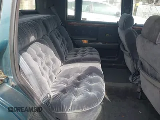 1993 Chrysler New Yorker z VIN 1C3XV66R5PD188692, wystawiony jako IAAI lot #41832600 z przebiegiem 146 380 mil mil oraz . Historia ofert i sprzedaży dostępna na DreamBid. Obrazek 8.