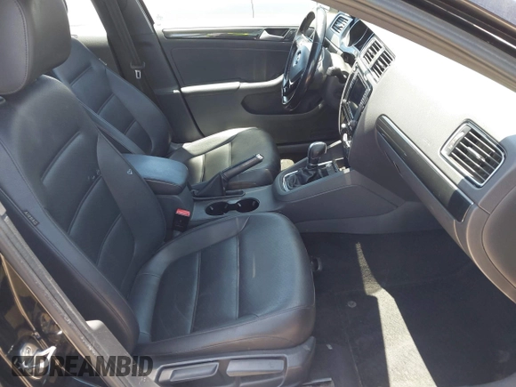 2018 Volkswagen Jetta SE Sport with VIN 3VWD17AJ2JM255162, listed as a IAAI auction lot 42506390 with 111,186 mi miles and . Bid and sale history available at DreamBid. Image 5.