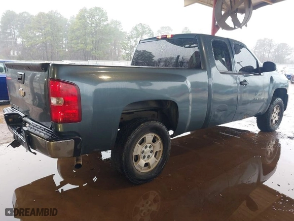 2008 Chevrolet Silverado 1500 Work Truck with VIN 1GCEC19X38Z139968, listed as a IAAI auction lot 41450092 with 301,914 mi miles. Bid and sale history available at carsss.com. Image 4.