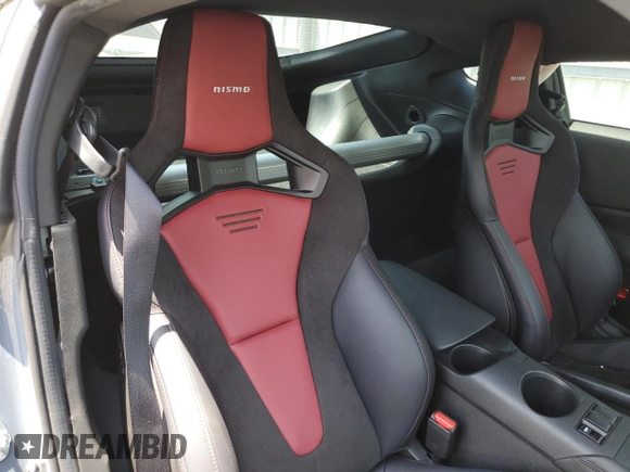 2024 Nissan Z Nismo с VIN JN1BZ4CH8RM363453, выставлен на аукционе Copart как лот 54131365 с пробегом 123 миль миль и Списание • Salvage title. История ставок и продаж доступна на DreamBid. Изображение 10.