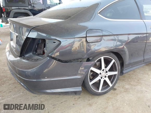 2015 Mercedes-Benz C 250 z VIN WDDGJ4HBXFG390555, wystawiony jako IAAI lot #42288436 z przebiegiem 93 665 mil mil oraz . Historia ofert i sprzedaży dostępna na DreamBid. Obrazek 6.