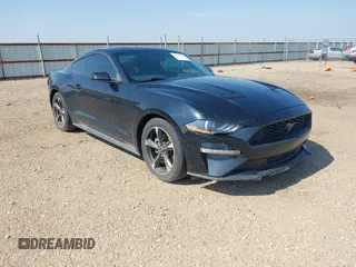 2018 Ford Mustang EcoBoost z VIN 1FA6P8TH4J5174296, wystawiony jako IAAI lot #42433591 z przebiegiem 89 531 mil mil oraz . Historia ofert i sprzedaży dostępna na DreamBid. Obrazek 1.