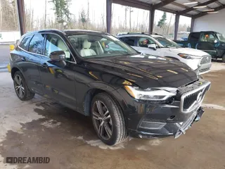 2018 Volvo XC60 Momentum with VIN LYVA22RKXJB101579, listed as a IAAI auction lot 41722082 with 33,579 mi miles. Bid and sale history available at carsss.com. Image 1.