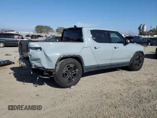 2022 Rivian R1T Adventure z VIN 7FCTGAAA0NN010103, wystawiony jako Copart lot #53312035 z przebiegiem 48 333 mil mil oraz Szkody całkowita. Historia ofert i sprzedaży dostępna na DreamBid. Obrazek 3.