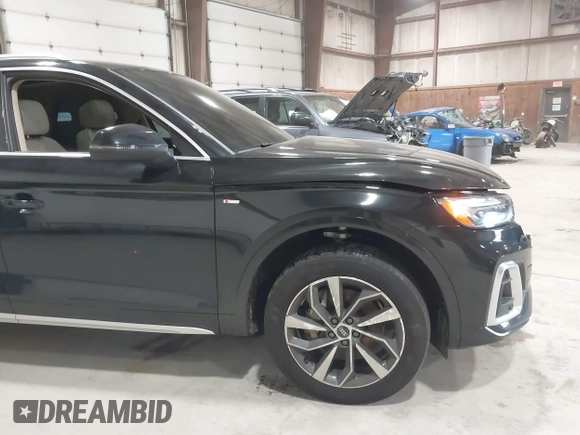 2024 Audi Q5 S line Premium with VIN WA1GAAFY8R2022421, listed as a IAAI auction lot 41918026 with 22,333 mi miles and . Bid and sale history available at DreamBid. Image 19.