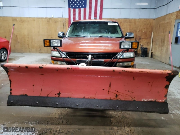 2001 Chevrolet Silverado 1500 LS with VIN 1GCEK14T41Z135442, listed as a Copart auction lot 76320334 with 237,041 mi miles and Clean Title. Bid and sale history available at carsss.com. Image 5.