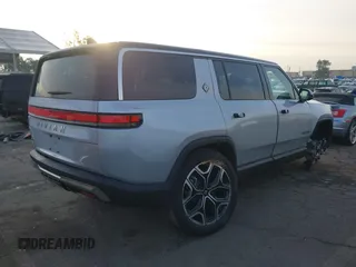 2025 Rivian R1S Adventure z VIN 7PDSGBBA2SN058678, wystawiony jako IAAI lot #41429201 z przebiegiem 2 322 mil mil oraz . Historia ofert i sprzedaży dostępna na DreamBid. Obrazek 4.