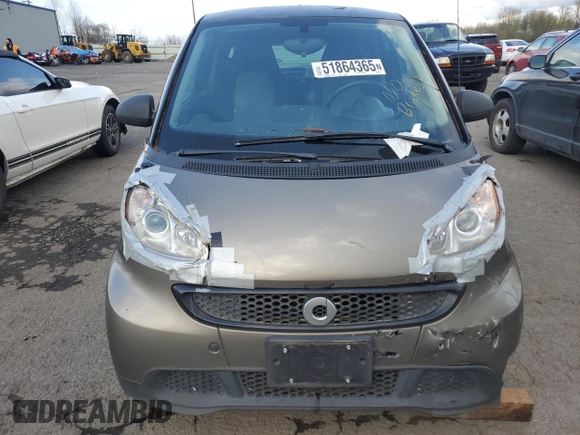 2013 Smart fortwo Pure z VIN WMEEJ3BA6DK653471, wystawiony jako Copart lot #51864365 z przebiegiem 129 778 mil mil oraz Tytuł czysty. Historia ofert i sprzedaży dostępna na DreamBid. Obrazek 5.
