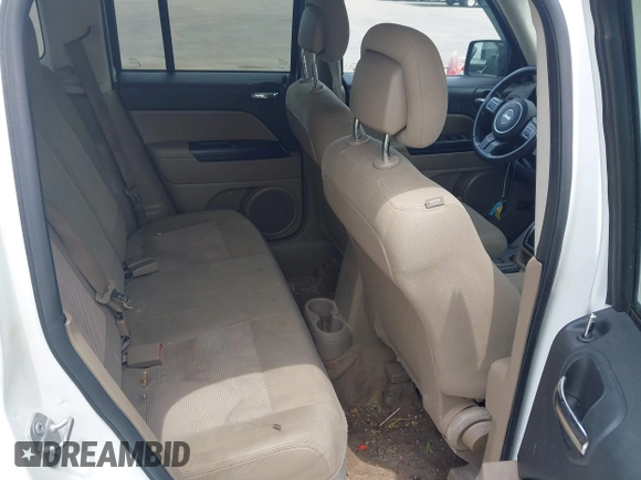 2016 Jeep Patriot High Altitude z VIN 1C4NJPFA0GD795999, wystawiony jako IAAI lot #42684807 z przebiegiem 152 845 mil mil oraz . Historia ofert i sprzedaży dostępna na DreamBid. Obrazek 8.