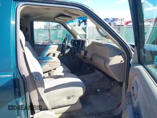 1999 Chevrolet Tahoe Z71 z VIN 1GNEK13R2XJ325602, wystawiony jako IAAI lot #41590107 z przebiegiem 204 611 mil mil oraz . Historia ofert i sprzedaży dostępna na DreamBid. Obrazek 5.