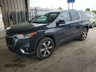 2018 Chevrolet Traverse LT z VIN 1GNEVHKW5JJ170347, wystawiony jako Copart lot #56005705 z przebiegiem 134 817 mil mil oraz Szkoda całkowita • Salvage title. Historia ofert i sprzedaży dostępna na DreamBid. Obrazek 1.