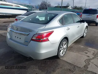 2013 Nissan Altima SV with VIN 1N4AL3AP5DN410428, listed as a IAAI auction lot 41176057 with 109,274 mi miles and . Bid and sale history available at carsss.com. Image 4.