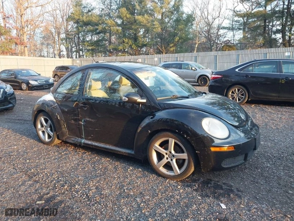 2010 Volkswagen New Beetle Coupe with VIN 3VWRG3AG9AM013681, listed as a IAAI auction lot 41177108 with 104,139 mi miles. Bid and sale history available at carsss.com. Image 1.