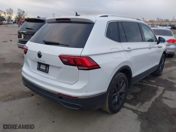 2023 Volkswagen Tiguan SE with VIN 3VV3B7AX3PM071438, listed as a IAAI auction lot 41678623 with 4,775 mi miles. Bid and sale history available at carsss.com. Image 4.