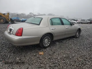 2000 Lincoln Town Car Signature with VIN 1LNHM82W2YY770068, listed as a Copart auction lot 44062385 with 109,941 mi miles and Salvage title. Bid and sale history available at DreamBid. Image 3.