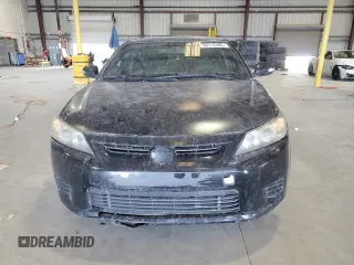 2013 Scion tC z VIN JTKJF5C75D3058143, wystawiony jako Copart lot #58116405 z przebiegiem 242 201 mil mil oraz Szkody całkowita. Historia ofert i sprzedaży dostępna na DreamBid. Obrazek 5.