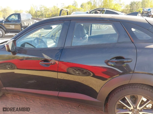 2018 Mazda CX-3 Touring with VIN JM1DKFC75J1302046, listed as a IAAI auction lot 40570799 with 62,554 mi miles. Bid and sale history available at carsss.com. Image 14.