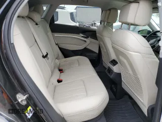 2019 Audi e-tron Prestige с VIN WA1VAAGEXKB010434, выставлен на аукционе Copart как лот 57765595 с пробегом 31 956 миль миль и Списание • Salvage title. История ставок и продаж доступна на DreamBid. Изображение 12.