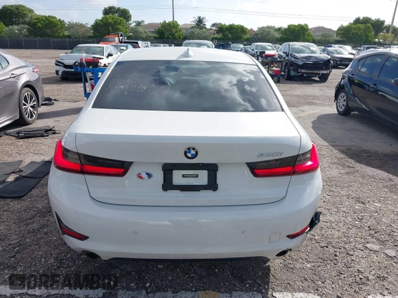 2021 BMW 3 Series 330i with VIN 3MW5R1J00M8B52627, listed as a IAAI auction lot 40722823 with 36,769 mi miles. Bid and sale history available at carsss.com. Image 16.