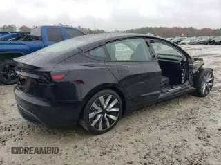 2024 Tesla Model 3 z VIN 5YJ3E1EA5RF748960, wystawiony jako Copart lot #83690834 z przebiegiem 2111 mil mil oraz Szkody całkowita. Historia ofert i sprzedaży dostępna na DreamBid. Obrazek 3.