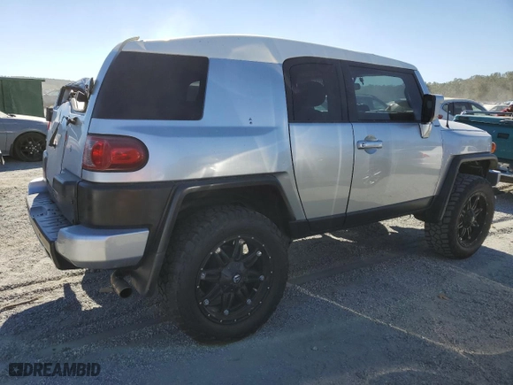 2008 Toyota FJ Cruiser with VIN JTEBU11F680107017, listed as a Copart auction lot 75185604 with 199,816 mi miles and Salvage Title. Bid and sale history available at carsss.com. Image 3.