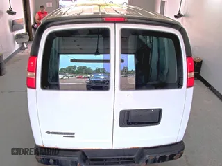 2014 Chevrolet Express Cargo z VIN 1GCSGAFX7E1163258, wystawiony jako IAAI lot #42501106 z przebiegiem 214 104 mil mil oraz . Historia ofert i sprzedaży dostępna na DreamBid. Obrazek 47.