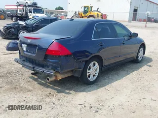 2006 Honda Accord EX-L с VIN 1HGCM56816A016403, выставлен на аукционе IAAI как лот 42380667 с пробегом 243 674 миль миль и . История ставок и продаж доступна на DreamBid. Изображение 4.